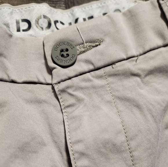Dockers Khaki Shorts - Picture 6 of 8